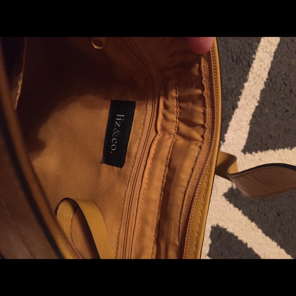 Liz & Co. Leather Cross body purse - Picture 7 of 8